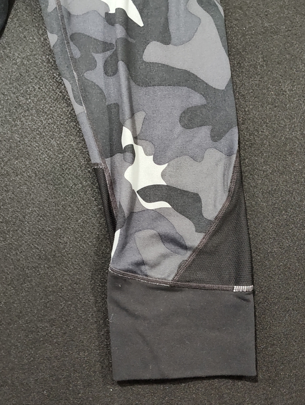 Athleta Shadow Camo Relay 2.0 Capri Leggings Womens Size LP Includes Pockets - Picture 2 of 13